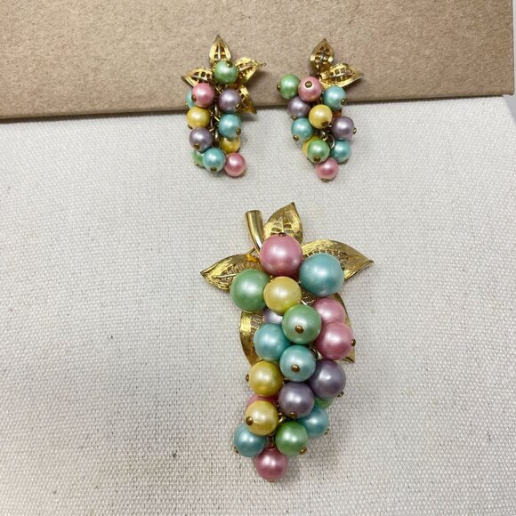 Vintage Pastel Grape Set Clip On Earrings Convertible Brooch‎ Necklace Pendant - Picture 1 of 12